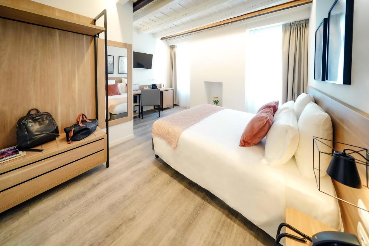 แบร์กาโม อินน์ 15 ภายนอก รูปภาพ A room at the hotel