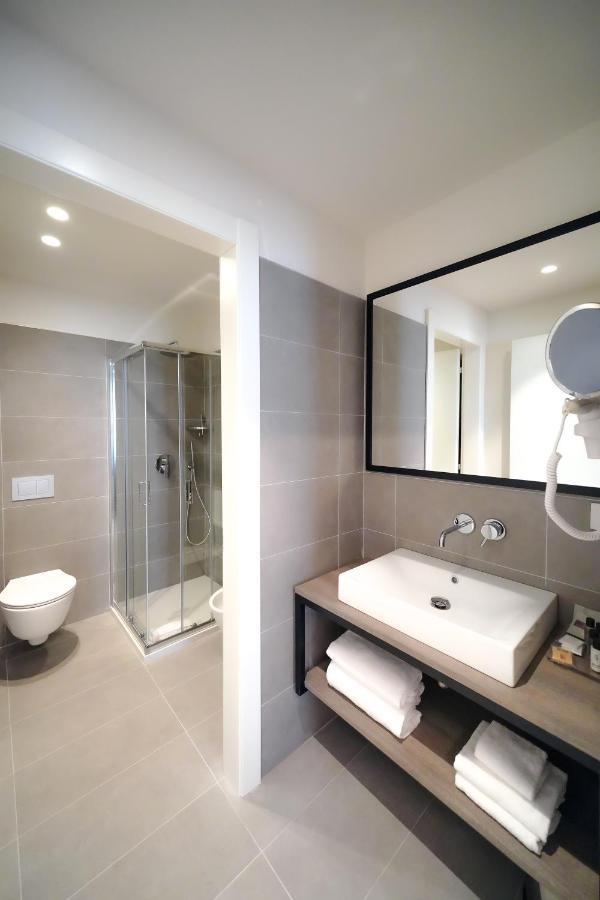 แบร์กาโม อินน์ 15 ภายนอก รูปภาพ Bathroom