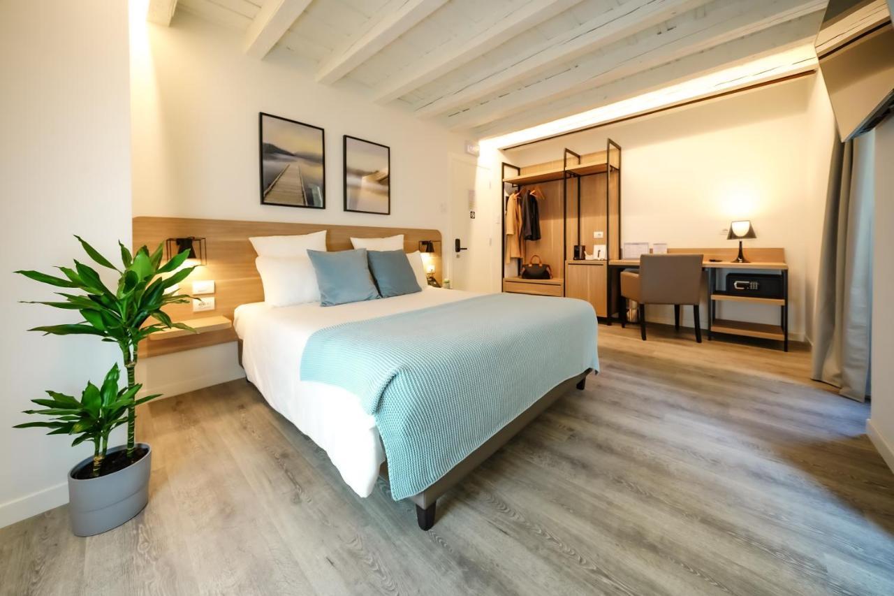 แบร์กาโม อินน์ 15 ภายนอก รูปภาพ A room at the hotel