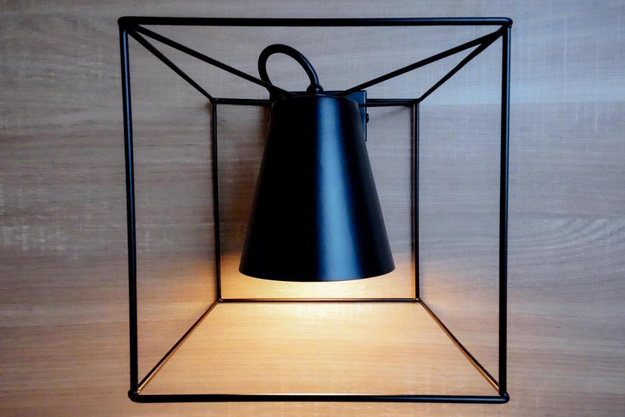 แบร์กาโม อินน์ 15 ภายนอก รูปภาพ A wall lamp