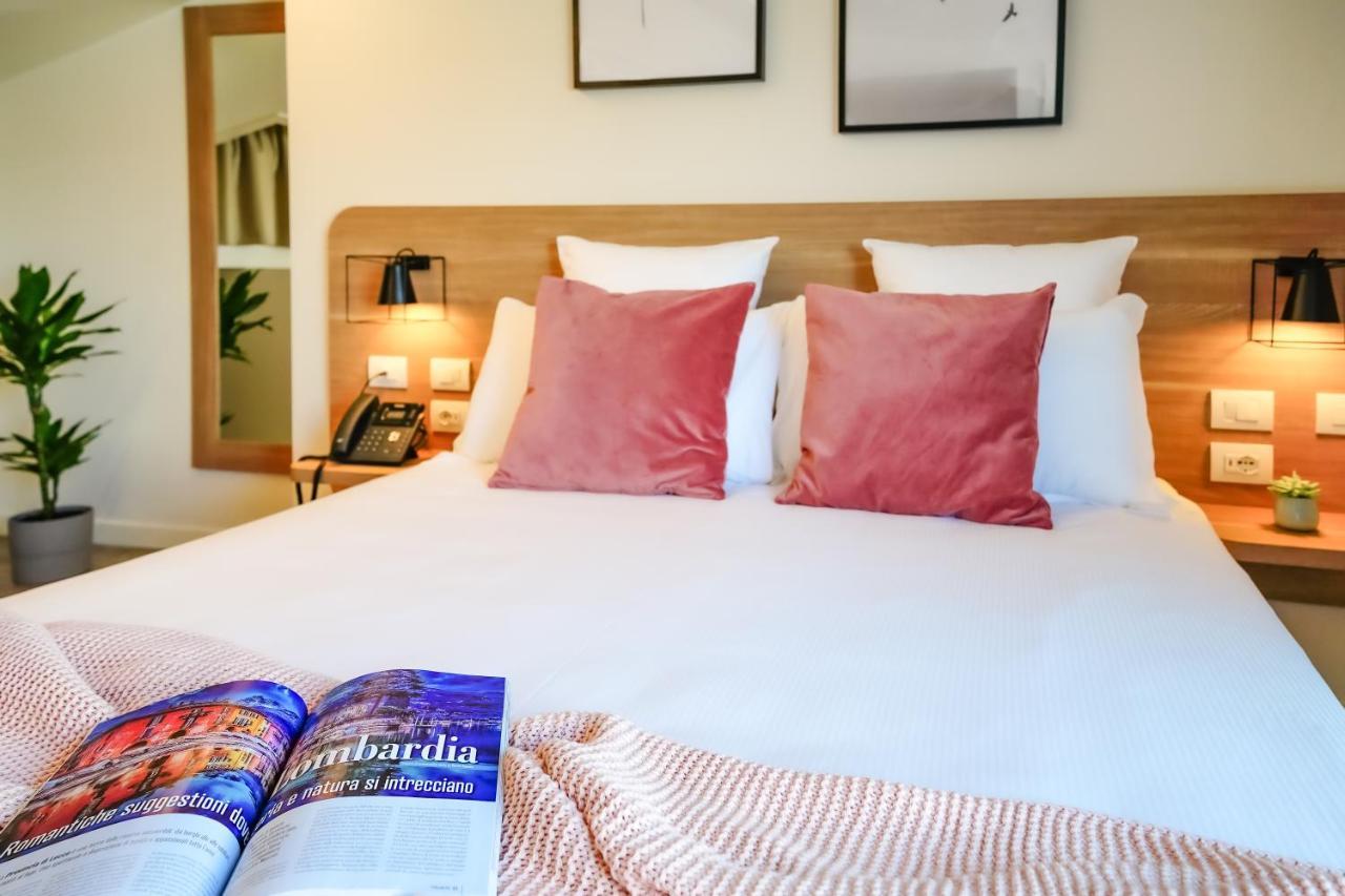แบร์กาโม อินน์ 15 ภายนอก รูปภาพ A bedroom at the hotel