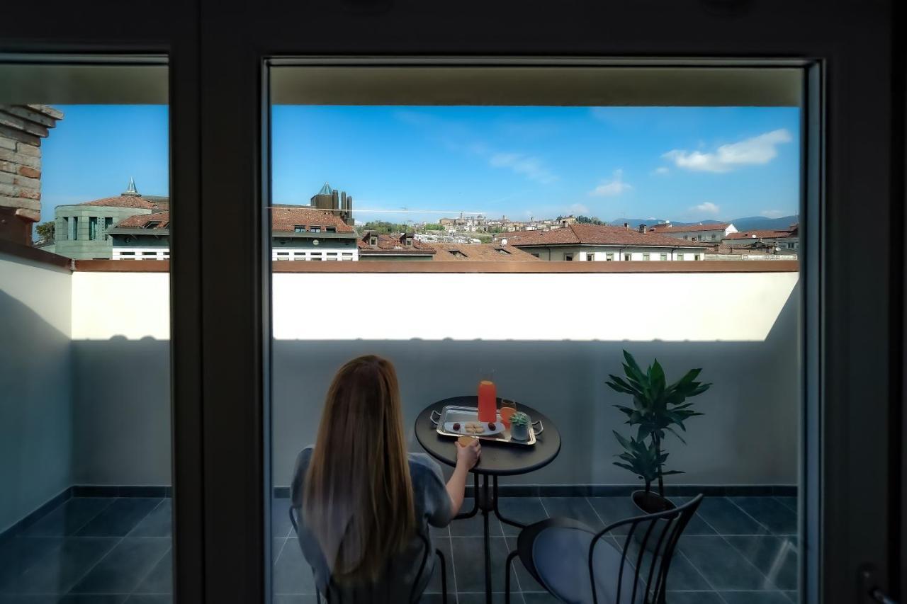 แบร์กาโม อินน์ 15 ภายนอก รูปภาพ View from the balcony of a hotel room