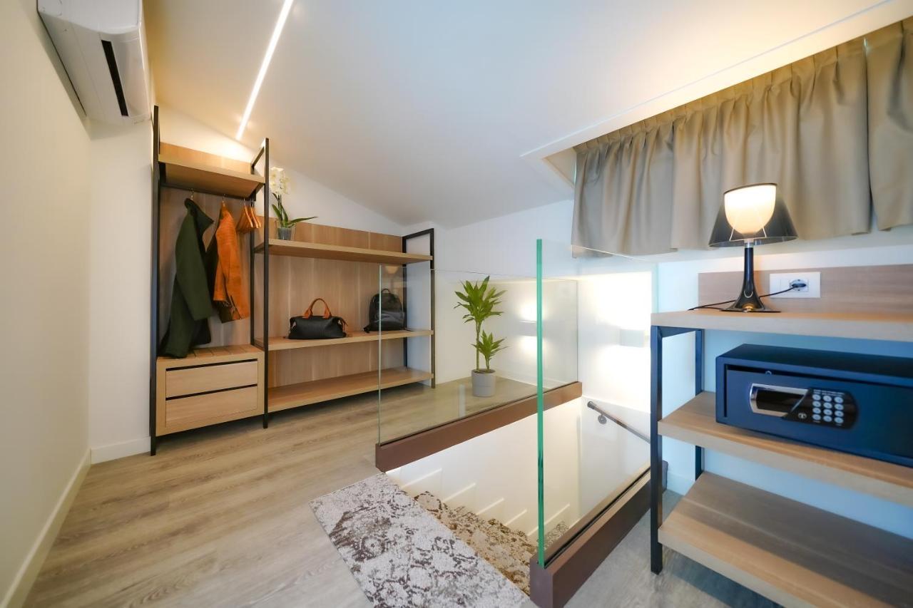 แบร์กาโม อินน์ 15 ภายนอก รูปภาพ A safe in a hotel room